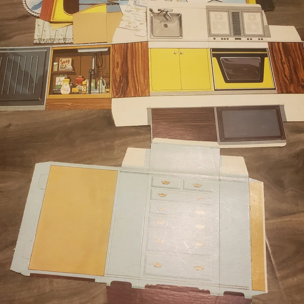 Extremely rare over 4ft high Suzy homemaker cardboard dollhouse - Picture 9 of 16